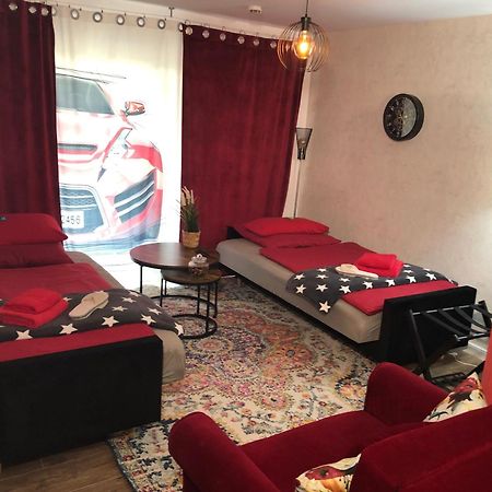 Stylisches Maybach Appartement Mit Terrasse Fuer 5 Personen, 5 Betten, Grosse Kochinsel, Homeoffice Mit 250Mbit Wlan Aidlingen Exterior foto