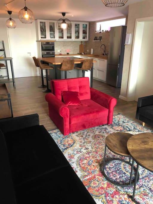 Stylisches Maybach Appartement Mit Terrasse Fuer 5 Personen, 5 Betten, Grosse Kochinsel, Homeoffice Mit 250Mbit Wlan Aidlingen Exterior foto