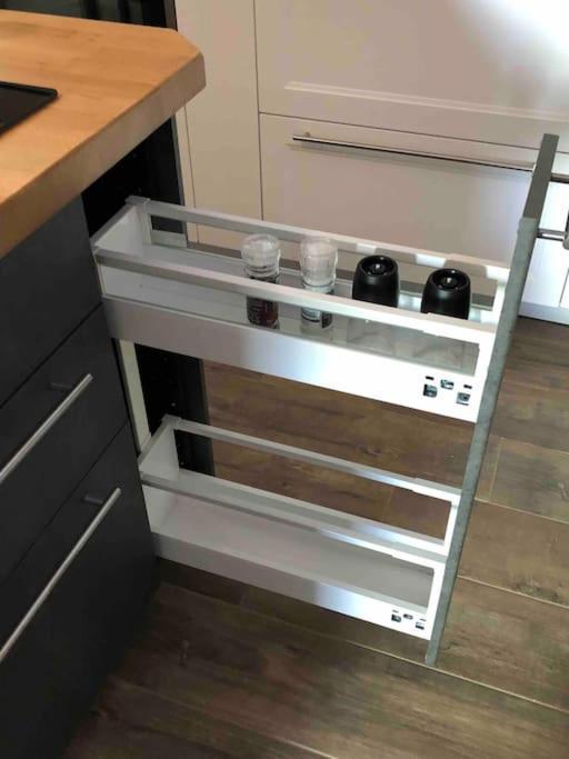 Stylisches Maybach Appartement Mit Terrasse Fuer 5 Personen, 5 Betten, Grosse Kochinsel, Homeoffice Mit 250Mbit Wlan Aidlingen Exterior foto