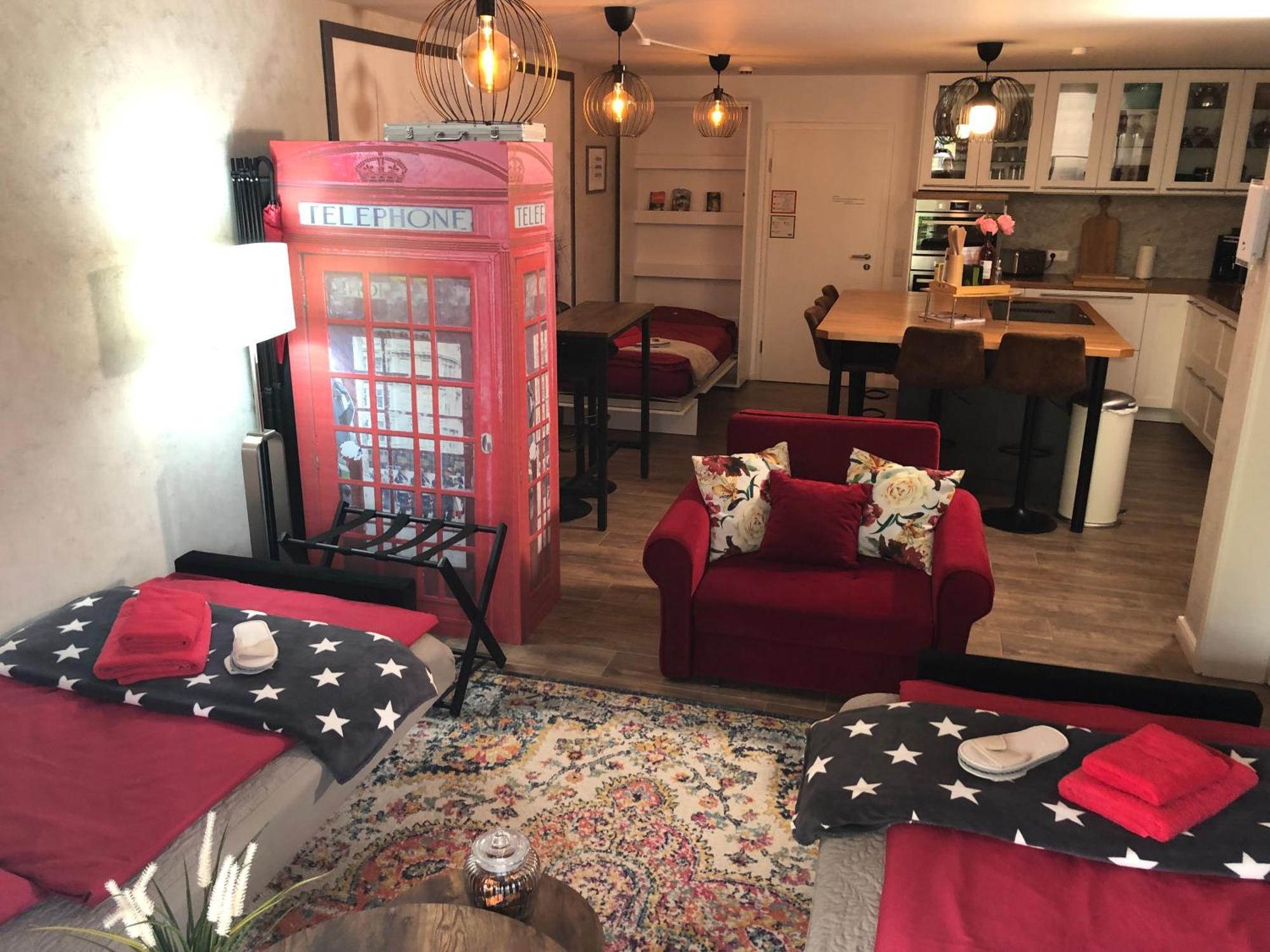 Stylisches Maybach Appartement Mit Terrasse Fuer 5 Personen, 5 Betten, Grosse Kochinsel, Homeoffice Mit 250Mbit Wlan Aidlingen Exterior foto